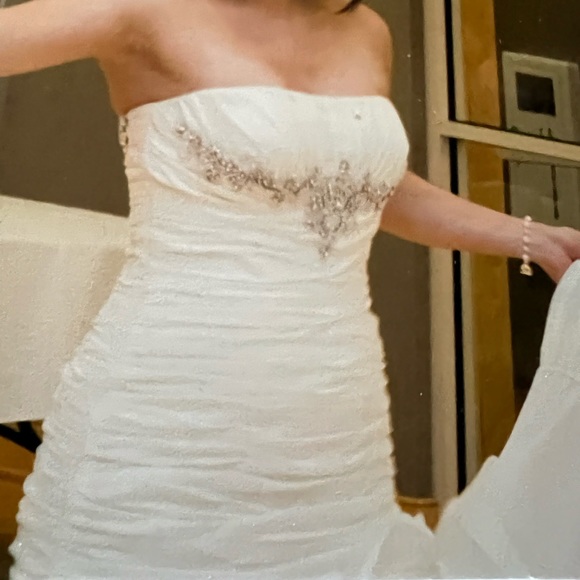 Gorgeous wedding dress with headpiece wore once/ open to offers!!! - Picture 10 of 16